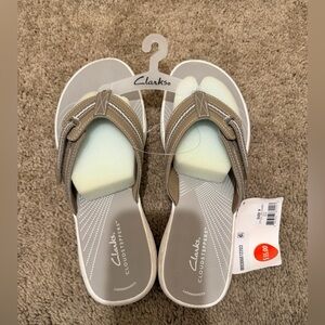 Clarks Cloudsteppers Sandals in Gray and White